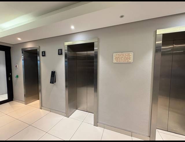 1,660M² OFFICE TO LET IN FORESHORE